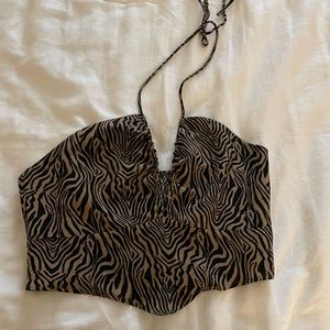 Le Lis Halter Crop Top L